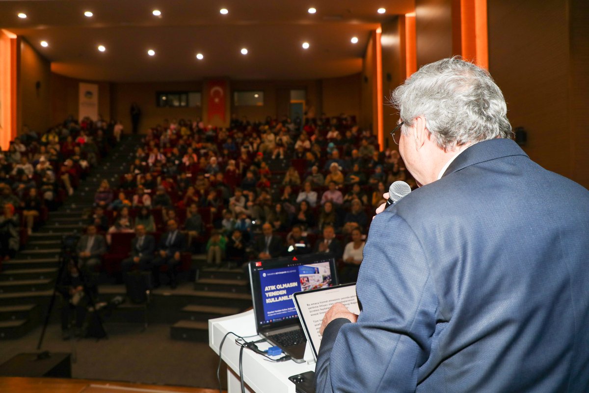 Sakaryabld's tweet image. Avrupa Atık Azaltım Haftası’nda kullanılmayan giysileri  ihtiyaç sahiplerine ulaştırıyoruz 👏🏼😌

SGM’de gerçekleştirdiğimiz programa Başkanımız Sn. Ekrem Yüce’de katıldı 👏🏼

#circulartextiles #wasteissoutoffashion #EWWR2022 #reusetextiles #sürdürülebilirtekstil
