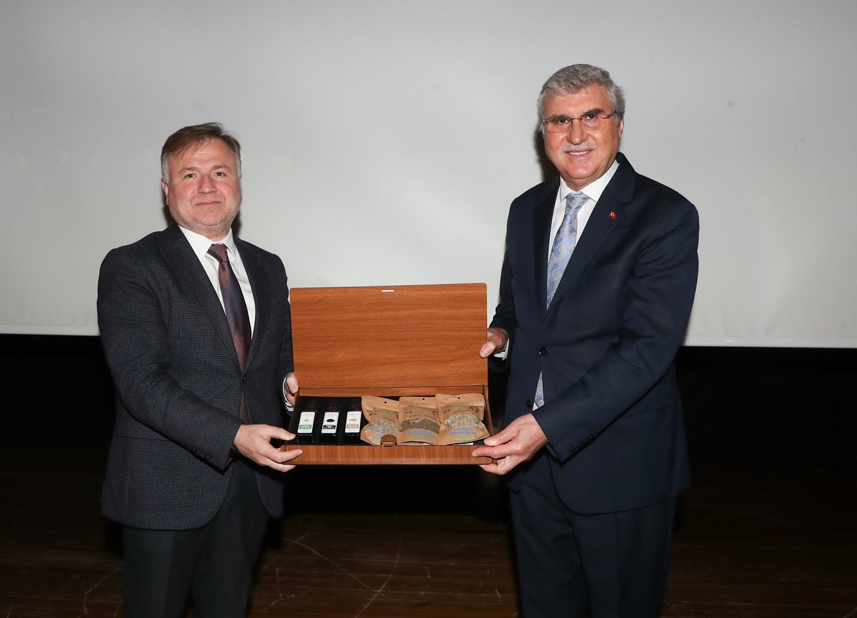 Sakaryabld's tweet image. Avrupa Atık Azaltım Haftası’nda kullanılmayan giysileri  ihtiyaç sahiplerine ulaştırıyoruz 👏🏼😌

SGM’de gerçekleştirdiğimiz programa Başkanımız Sn. Ekrem Yüce’de katıldı 👏🏼

#circulartextiles #wasteissoutoffashion #EWWR2022 #reusetextiles #sürdürülebilirtekstil