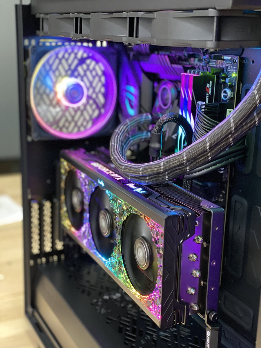 it_adels's tweet photo. #palit #rtx4090 die teuerste und beste Grafikkarte für Spiele im Moment. Wir helfen dir egal welchen Computer du dir wünschst. Ruf uns an 😉👍. 

#adelsit #neusserstraße #köln #gamerock #geforcertx #computer #computerupgrade  #laptop #gaming #gamingpc #gamingsetup #gamer https://t.co/RhjOKH5bMc