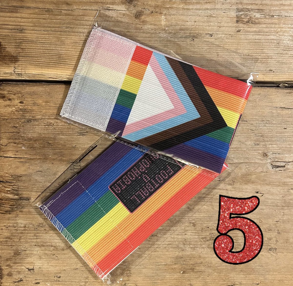 Our fifth (of seven) progress armbands for #FIFAWorldCup is NOW up for grabs! 

Seven armbands for seven countries that stood down from wearing the #OneLove armband.

RT &amp; like this post, making sure you’re following us &amp; we’ll draw a winner at 5pm GMT tomorrow