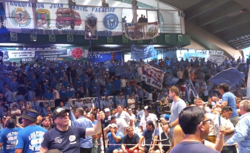 🙋‍♂️🇦🇷🙋‍♀️🚌Seguí en vivo la Lista Azul #CaminoAlaVictoria #MiguelBustinduy #OsvaldoAgrafogo

facebook.com/losreyesde.los…