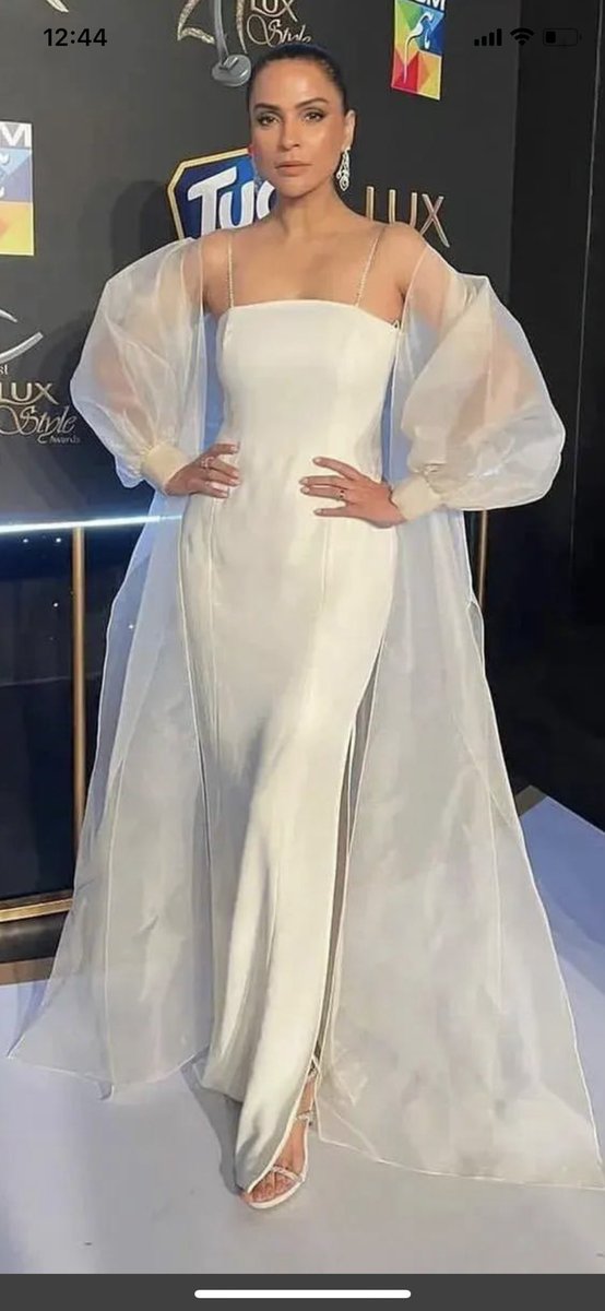 Fatmounh's tweet photo. Fauzia is clear fauzia came to slay fauzia does not want your bullshit and I respect her. once a fashion queen always a fashion queen #lsa22 https://t.co/r8ReZcs0zA
