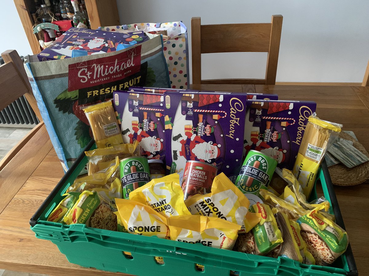 TheCavernoma's tweet photo. It’s my pay day so went to buy my monthly @C_Ch_Foodbank donation. Because it’s Xmas (and mum was feeling the love) we also grabbed a bag of selection boxes too. Money is tight I get that, but could you spare a little donation in your next shop? #KidsShouldntStarve @TwynhamSchool https://t.co/pSwpDC60v6