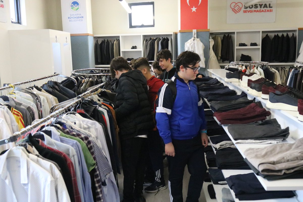 Sakaryabld's tweet image. 👕Giysileri Yeniden Kullan, Doğayı Yenile👔

Atık Azaltım Haftası kapsamında, Dr. Nuri Bayar Ortaokulu ve Vali Mustafa Uygur Ortaokulu öğrencilerimiz Sosyal Sevgi Mağazamıza kullanmadıkları kıyafetlerini bağışladı 😌👏🏼

#circulartextiles #wasteissoutoffashion #EWWR2022