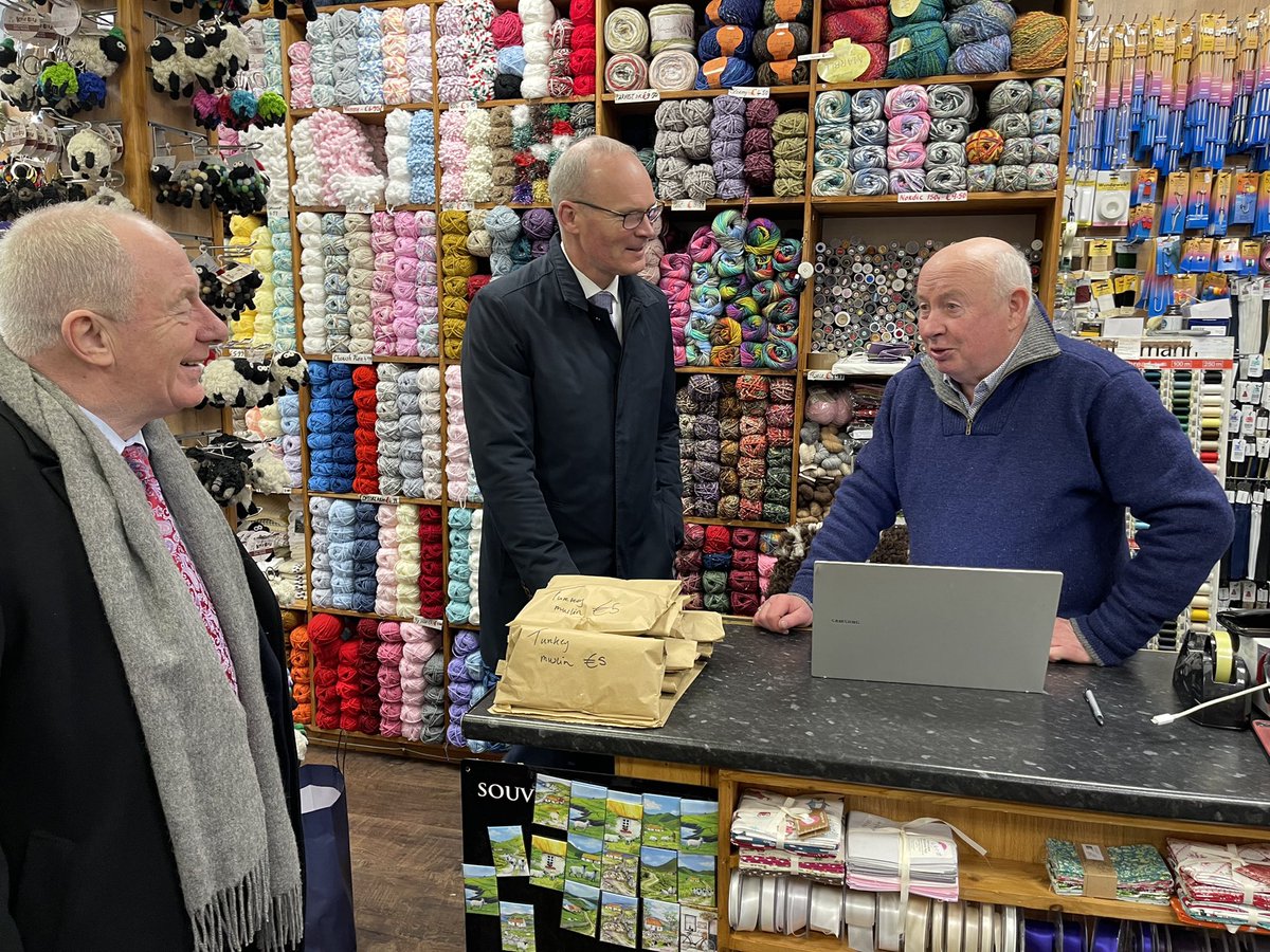 Spent the evening in #Westport with the inimitable Michael Ring! An opportunity to meet with traders and shoppers in the town. <a href="/FineGael/">Fine Gael</a> #FGBudgetRoadshow