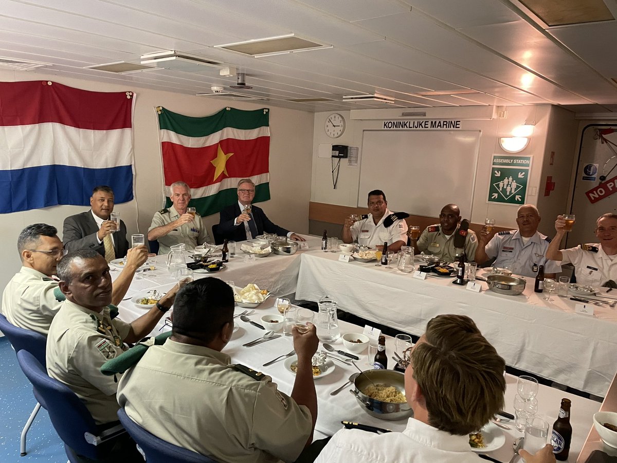 c_pelikaan's tweet photo. #ZrMsPelikaan is in Suriname ter ere van de 47e onafhankelijkheidsdag. De afgelopen vijf dagen hebben we de veteranen van de Troepenmacht Suriname bezocht, saluutgranaten afgeleverd en gesproken over samenwerking tussen beide krijgsmachten. https://t.co/MgAjncRCmO