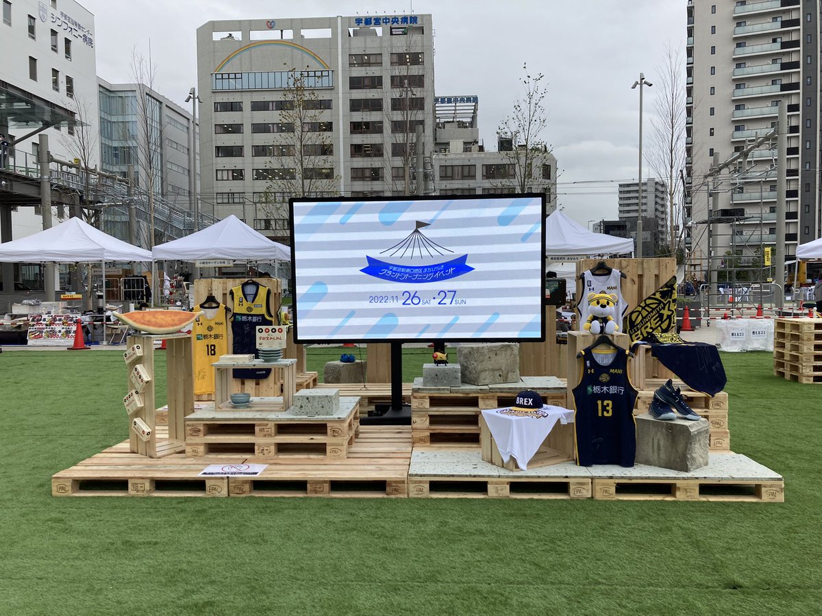YOUMATSUZAKI's tweet photo. 宇都宮駅東口地区まちびらきグランドオープニングイベント、可愛らしい雰囲気🎈
3x3.EXEゾーンも準備万端です✨
#3x3 #3x3EXE #3x3basketball #3x3EXEPREMIER #3x3EXESUPERPREMIER #3人制バスケ #USEUP #熱い戦いが再び https://t.co/1Neq8v4j5X