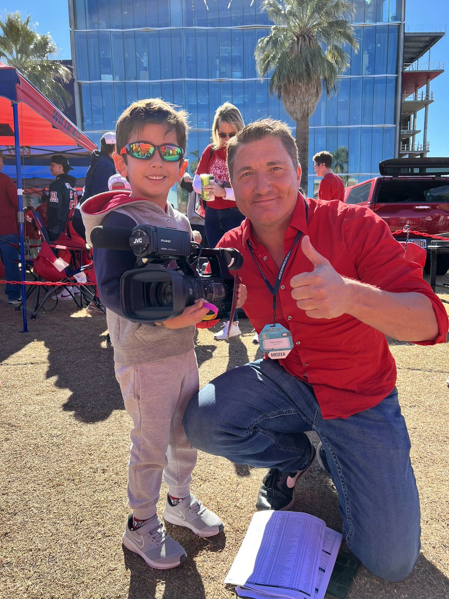 tzhomesales's tweet photo. @KVOA @PaulCicala thanks for taking a picture with us https://t.co/dofAo3sriz