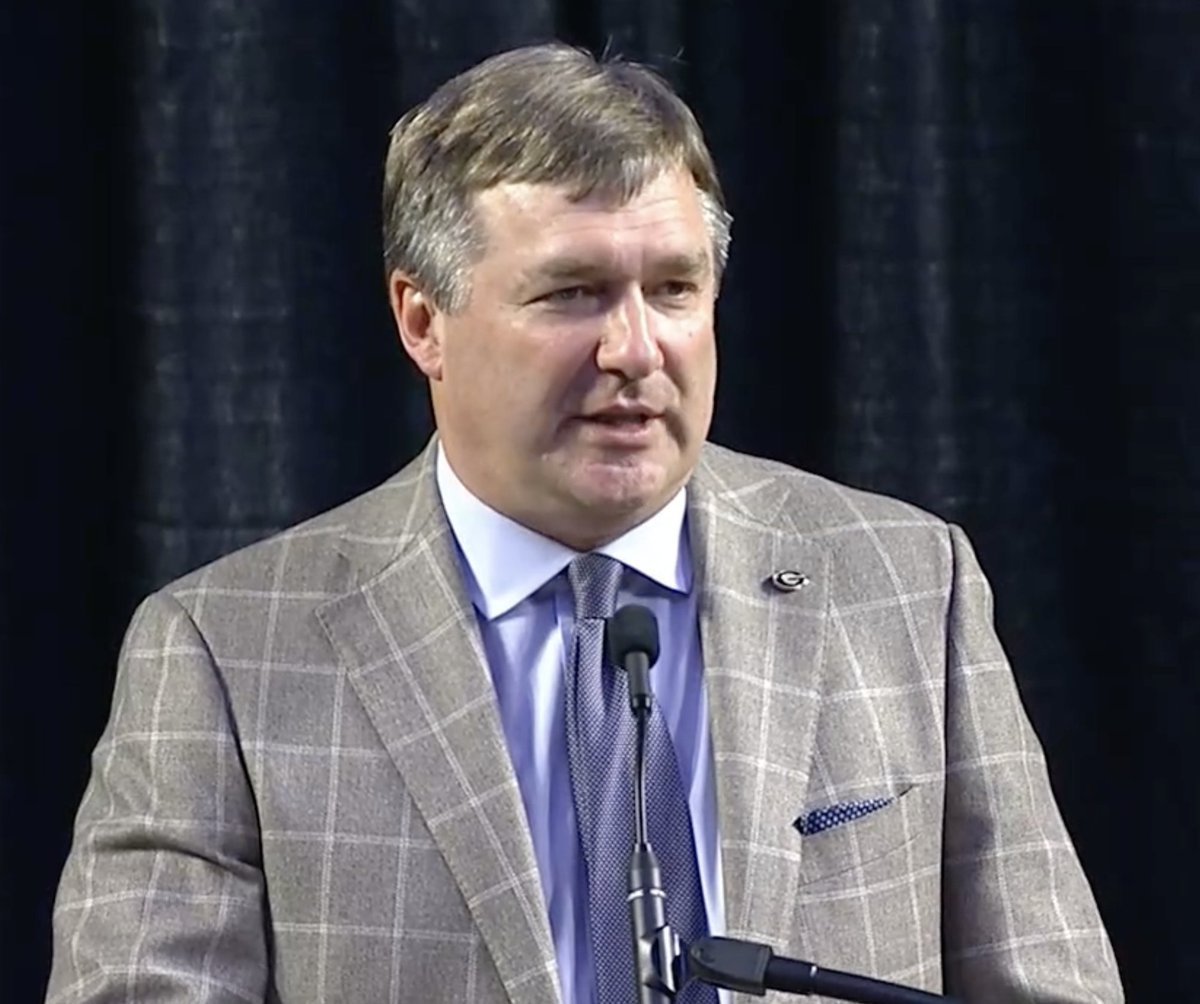 BassinDawg's tweet image. #Dawgs Reigning National Champion HC Kirby Smart speaking now at Coach Vince Dooley's public tribute.

💯🐶🏆 #GoDawgs #RIPVince