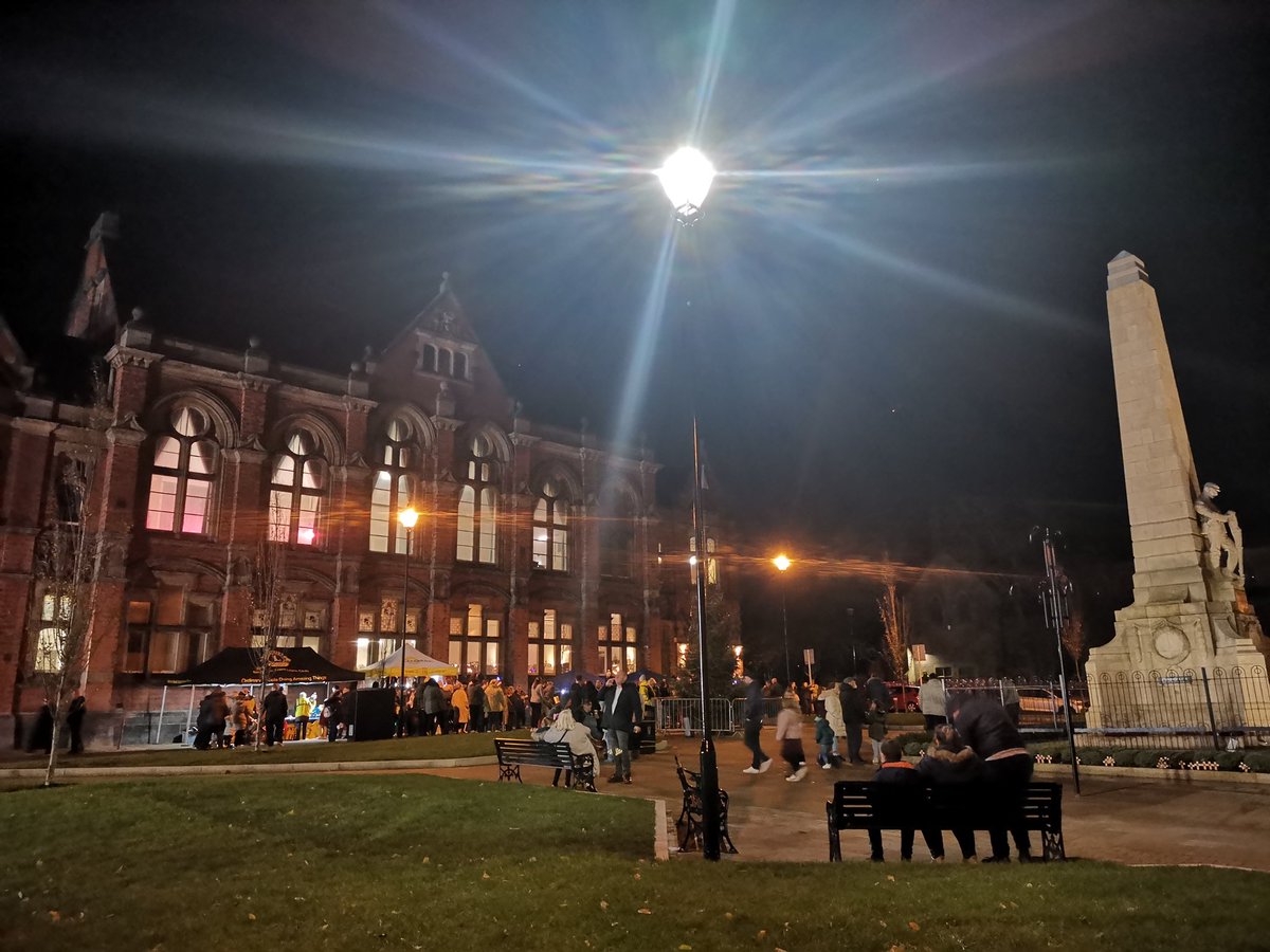 Looking festively fantastic in Albert Square this evening for Fenton's Christmas Tree Light Switch on tonight. Thank you to Cllr <a href="/cheryl_gerrard/">Cheryl Gerrard</a>, <a href="/restoke/">Restoke</a> &amp; <a href="/fentons/">Wayne Fenton</a> for making the occasion a warm &amp; memorable event.