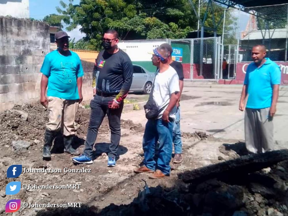 JohendersonG_'s tweet photo. Hoy #25Nov culminamos la sustitución de tuberías de aguas servidas de 12' en la calle El Caro c/ calle América de la Comunidad Guaruto... Cumpliendo los lineamientos de nuestro Pdte. @NicolasMaduro y Gob. @Soykarinacarpio en nuestro #1erAñoDeGestionRebelde
#DiálogoDePaz https://t.co/w8qYXLpQL3