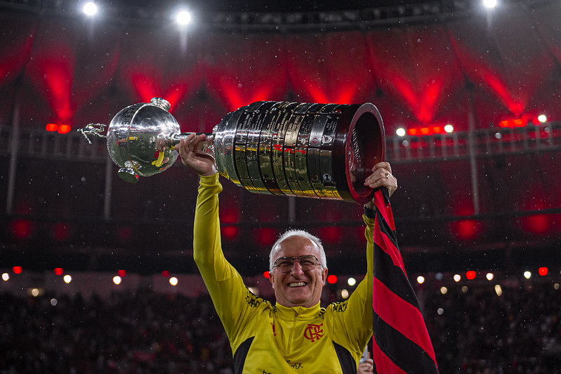 Você ficou marcado na História, Dorival Júnior!

OBRIGADO PELA COPA DO BRASIL E LIBERTADORES! 🏆🏆🔴⚫️