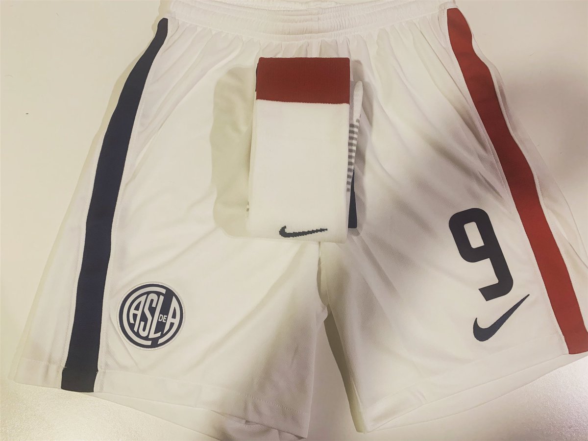 Bueno, por ahora sorteamos el corto de Nico Blandi (casi sin uso) y las medias. Como participas? Nos tenes que seguir, darle RT y MG a la publicación.
Se sortea el viernes 16/12 en el último programa del año!