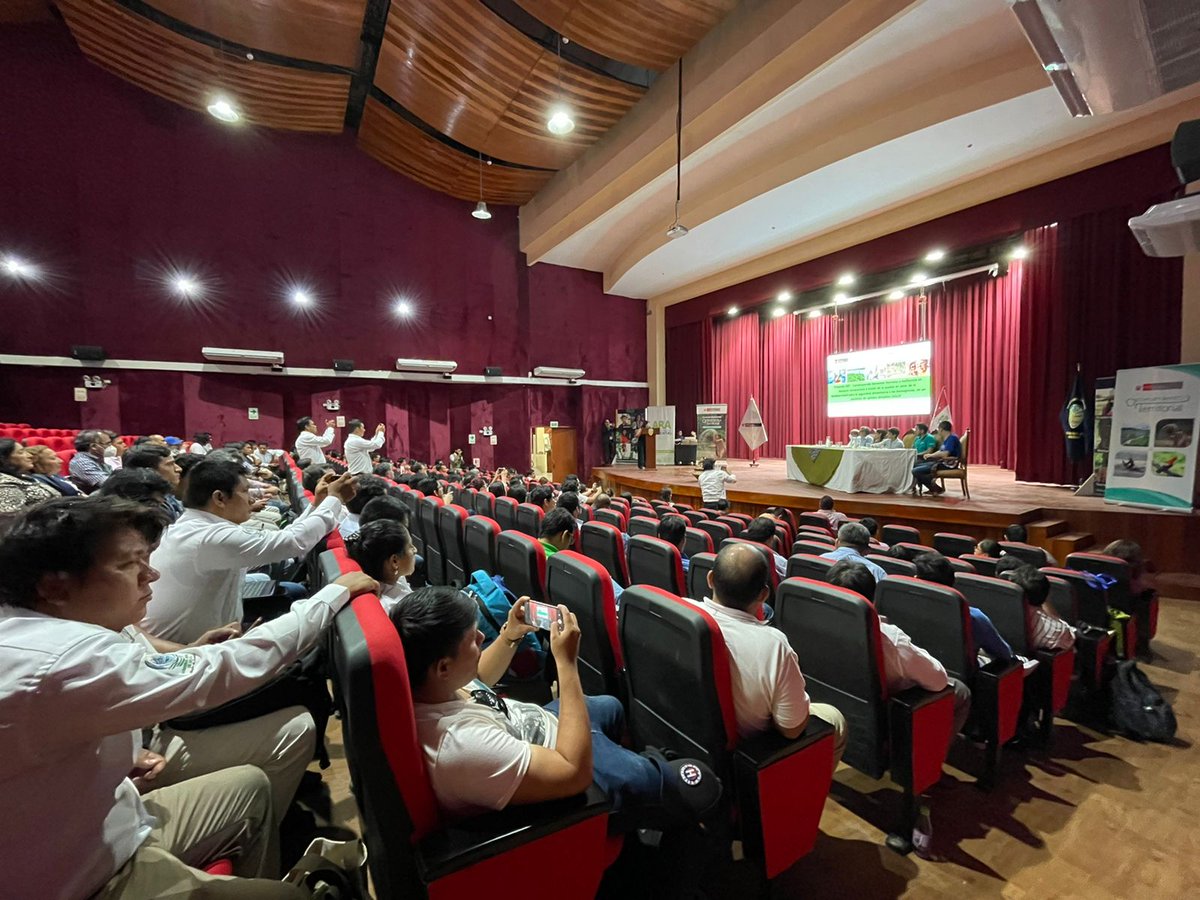MinamPeru's tweet photo. 📢 En la clausura del Encuentro Nacional de Ordenamiento Territorial, la viceministra @YaminaSilva aseveró que se debe promover el uso y ocupación ordenada del territorio para el aprovechamiento sostenible de sus recursos en beneficio de la población.
#TierraSoloHayUna 🌎 https://t.co/68t0bDlPJs