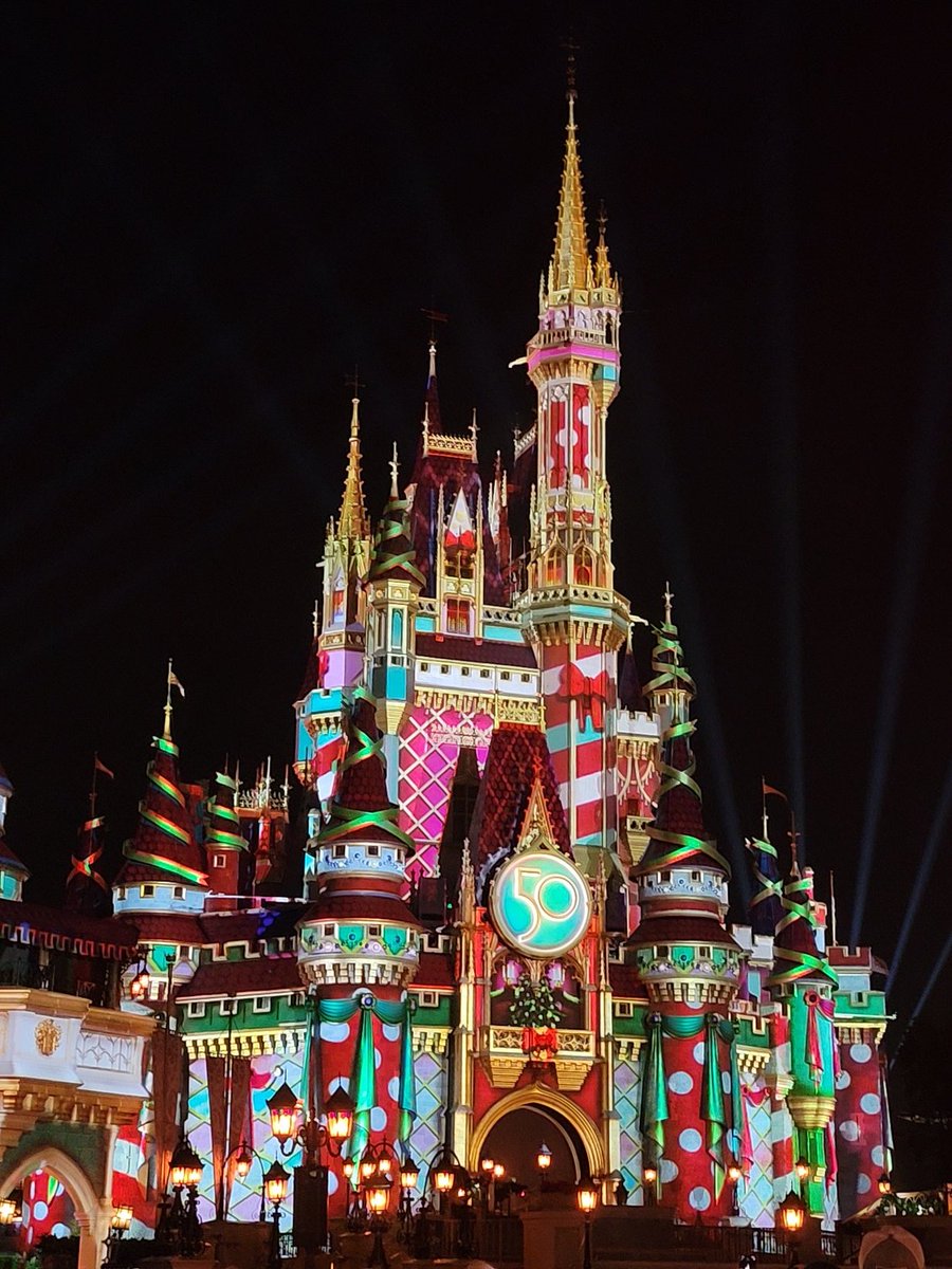 DirectorDan54's tweet photo. Magic Kingdom tonight @spann https://t.co/hMffq2LvHw