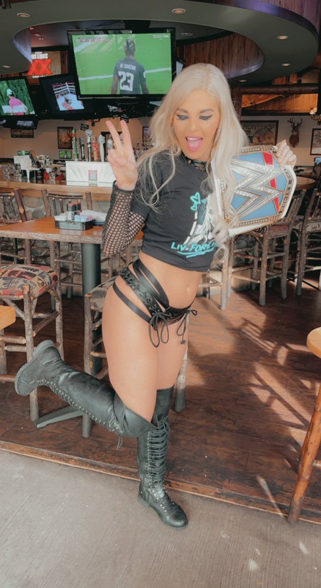 TaylorKianna's tweet photo. On Black Friday I dress up as Liv Morgan!💙 #LivMorgan #WWE @YaOnlyLivvOnce @WWE https://t.co/DfX95GzMwT