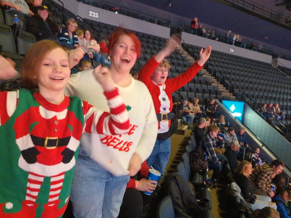 Misterhamm's tweet photo. They sang the anthem now they're screaming for the Griffins!  #gogrg https://t.co/YU22fm4uti