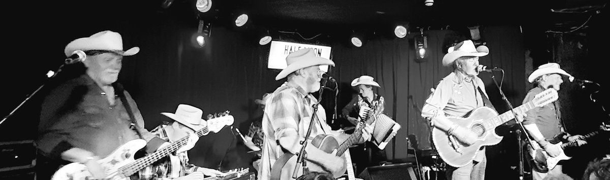 Happy 30th anniversary to these gorgeous caballeros - <a href="/lospacaminoscom/">Los Pacaminos</a> @JamieMoses_com <a href="/PaulYoungParlez/">Paul Young</a> - definitely a few of my favourite things, with lovely friends for company <a href="/HalfmoonPutney/">The Half Moon Putney</a>. The best thing is we get to do it all again tomorrow...🤠🎶🥰