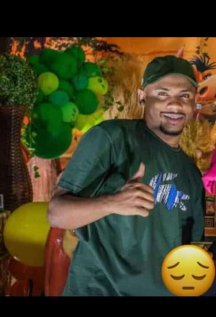 Dcdamalha's tweet photo. Te amo meu filhão q Deus te receba de braços abertos nunca será esquecido vai fase muita falta do nosso lado q Deus conforte coração de sua família e amigos nos te ama guerreiro 😭😭😭😭😭😭😭 descanse em paz. https://t.co/LlsJain6Yi