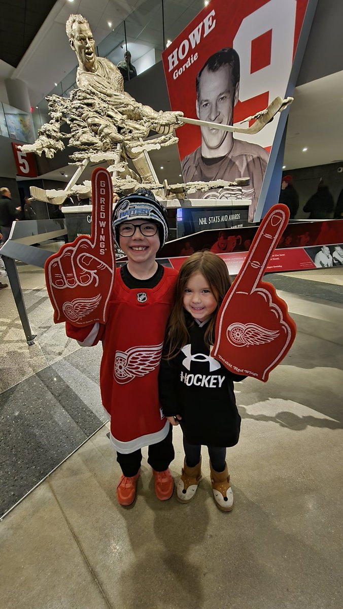 chellgranoski's tweet photo. Our 1st Red Wings game @DetroitRedWings #LGRW https://t.co/7Kbd38PEpu