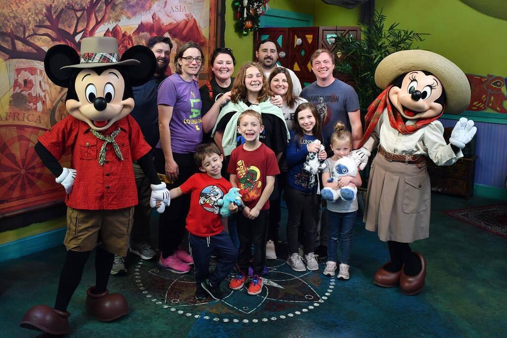 hwilliam004's tweet photo. Pretty awesome when a whole set of friends and their kiddos get to meet up at a Disney park! #Mickey #WDW #animalkingdom #DisneywithFriends https://t.co/cXdx9GSZeL