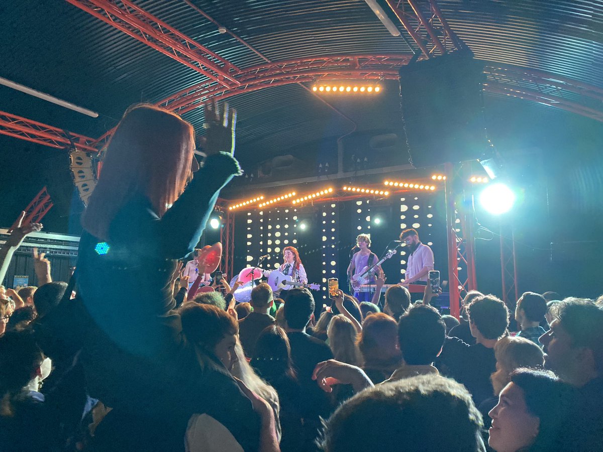stevemcee's tweet photo. Everything that’s great about live music at the @cmatbaby gig tonight. What a show! https://t.co/cIqJ4QUdiq