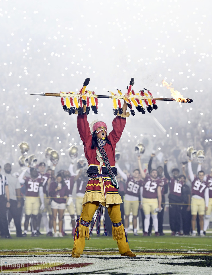 melinasphotos's tweet photo. Osceola plants the spear tonight at the 50 yard line. 📸
Photos for USA Today Sports. https://t.co/FmLt3UMBm8