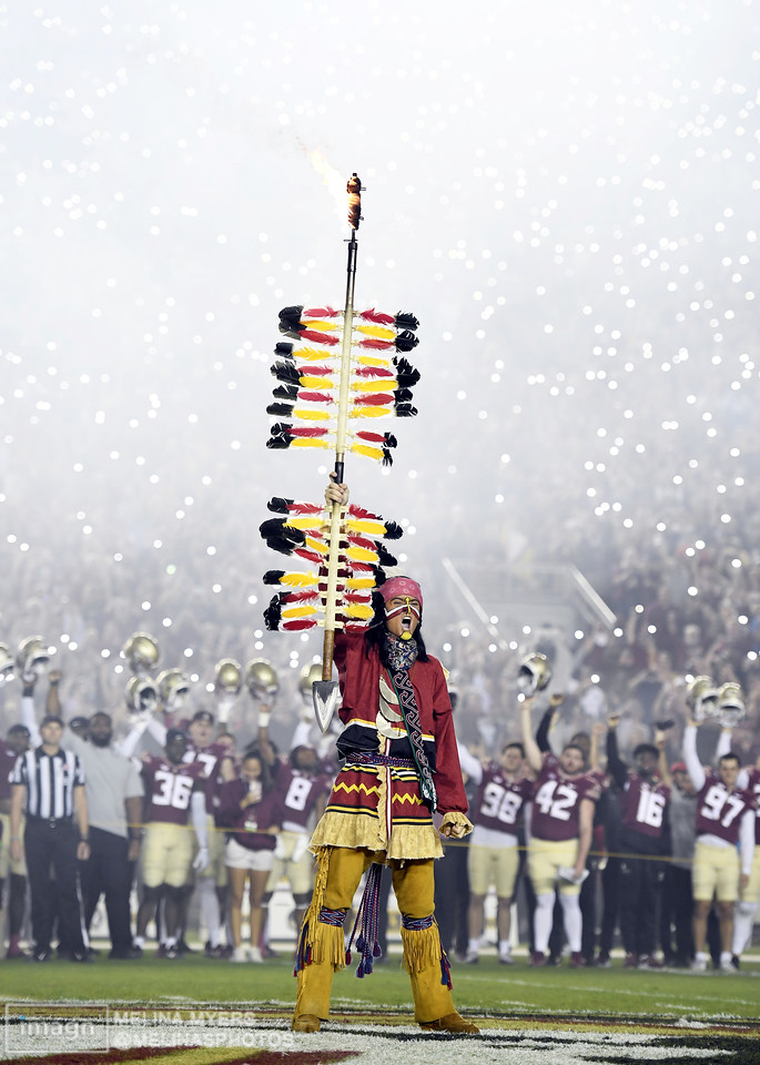 melinasphotos's tweet photo. Osceola plants the spear tonight at the 50 yard line. 📸
Photos for USA Today Sports. https://t.co/FmLt3UMBm8