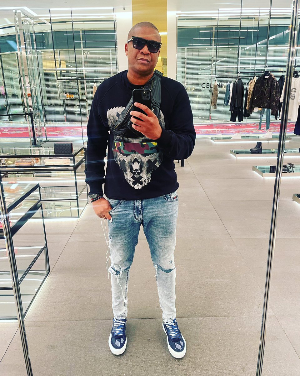 bignelolenda's tweet photo. Obrigado DEUS por mais um ano de VIDA 🙏🏽❤️ #sagitário #filhodedeus 26.11 🎉🎊 #Emanuel #Ngenohame #soseviveumavez #ALendaNuncaMorre
#bignelo #karga #LENDA https://t.co/00yj6mxTIT