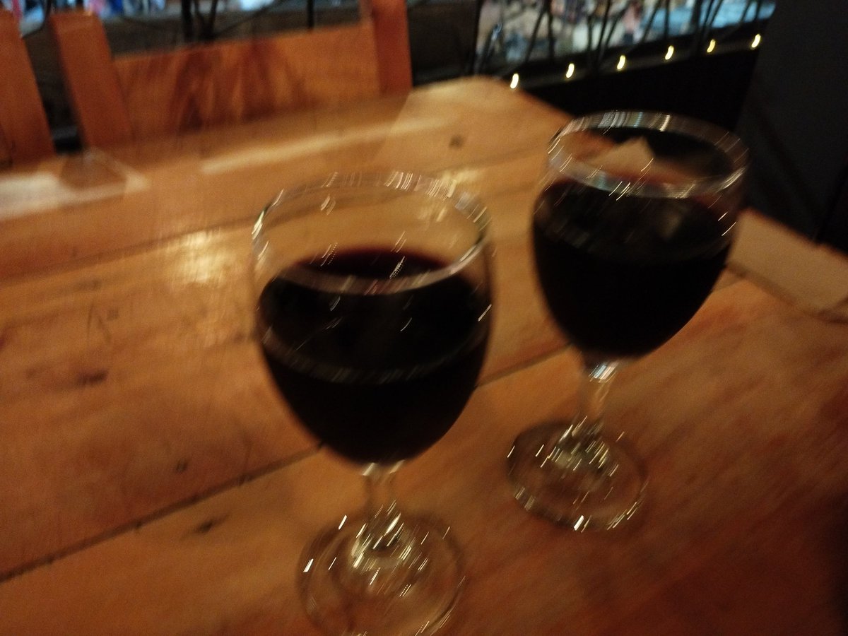 Un buen vino 😈😈😈😈