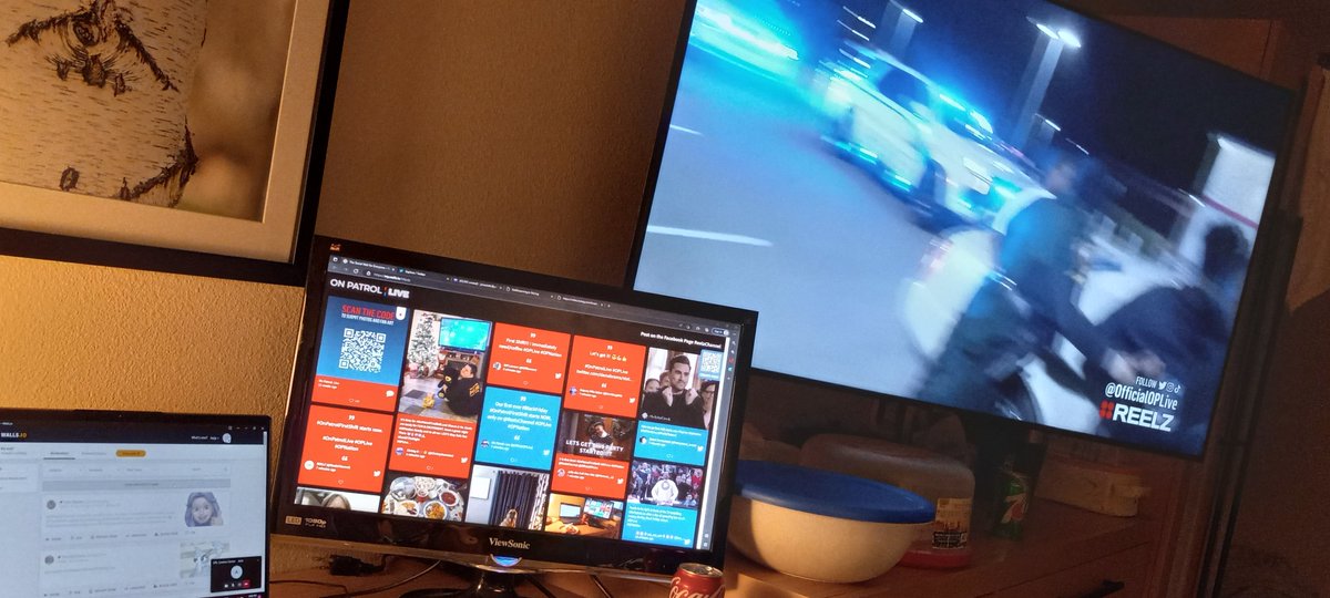 JennyAstello's tweet photo. Not gonna lie... I'm lovin' my hotel setup... #OnPatrolLive #OPLive #OPNation #reelz  @ReelzChannel @OfficialOPLive 
I ❤️ the holidays! #Icangetusetothis
Who's online with me tonight??? https://t.co/n5LJpqQ2Hb