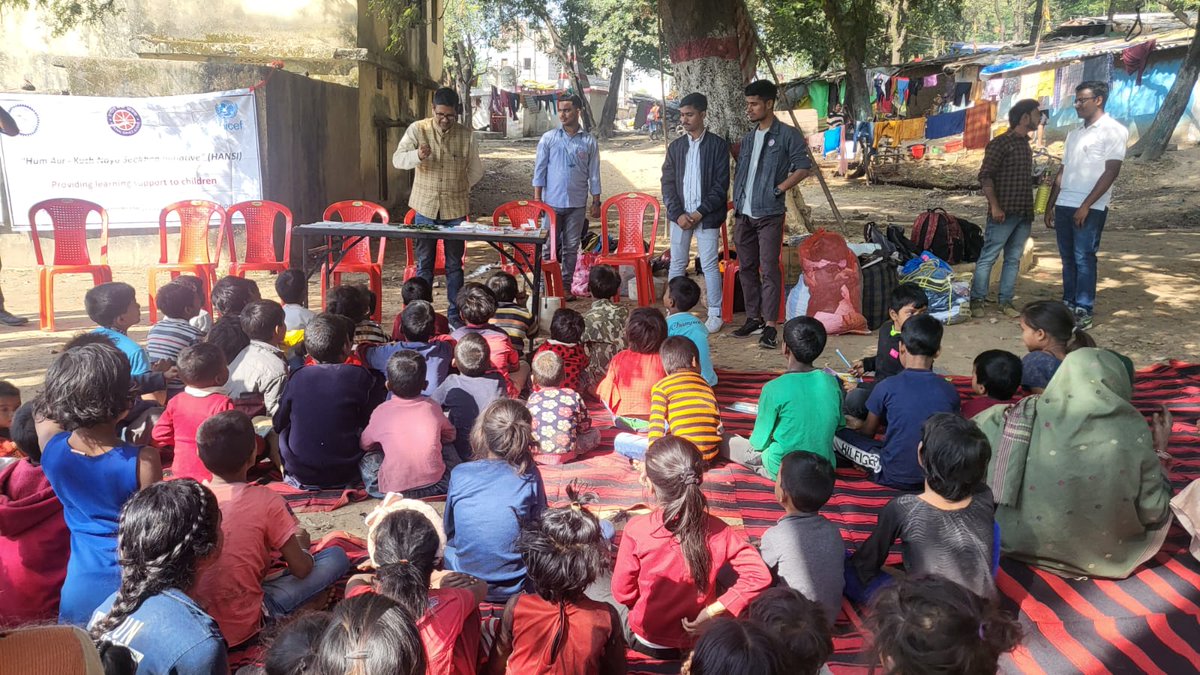 NssRURanchi's tweet photo. On 20th #WorldsChildrensDay, NSS volunteers of Gossener College, Ranchi University 🤝 UNICEF Jharkhand organised a learning support programme 'HANSI',  for the children living in the slum of Pahadi Tola, and distributed stationary items among them. @UNICEFIndia @_NSSIndia https://t.co/z0wesLgiXs