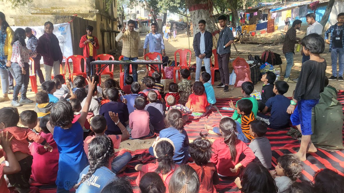 NssRURanchi's tweet photo. On 20th #WorldsChildrensDay, NSS volunteers of Gossener College, Ranchi University 🤝 UNICEF Jharkhand organised a learning support programme 'HANSI',  for the children living in the slum of Pahadi Tola, and distributed stationary items among them. @UNICEFIndia @_NSSIndia https://t.co/z0wesLgiXs