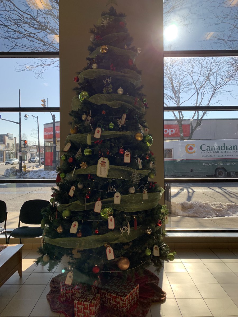 The ⁦<a href="/MeridianCU/">Meridian CU</a>⁩ Port Colborne, in support of Community Living is collecting/accepting gift donations in the spirit of giving kids a Christmas. Please drop by and take a tag from our tree! #Tistheseasonforgiving