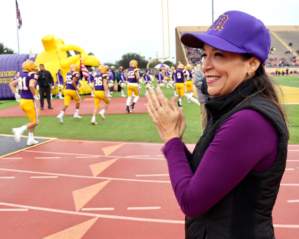 monica4congress's tweet photo. Congrats to the McHi Bulldogs players, families, coaches, faculty, and staff on a great season! I'm proud of you guys! πΊπΈπππ https://t.co/MJz2x9x2RV