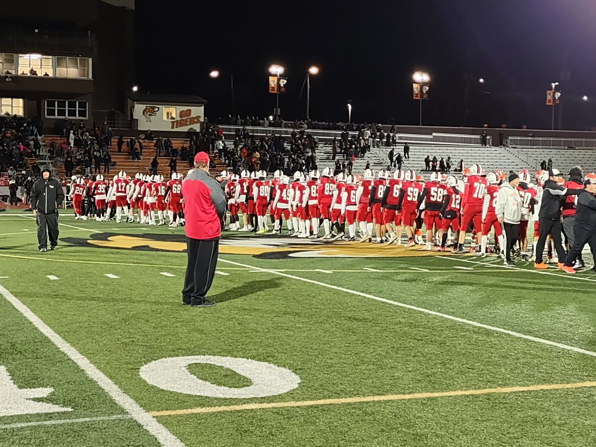 HiltonCadets's tweet image. FINAL: Union-Endicott 28, Hilton 14.

A history-making season for the Cadets ends at 11-2 in the state semifinals.

Congratulations on an unforgettable season, going where no Hilton football team has gone before. 

#GoCadets 🏈🍎🧱🏆