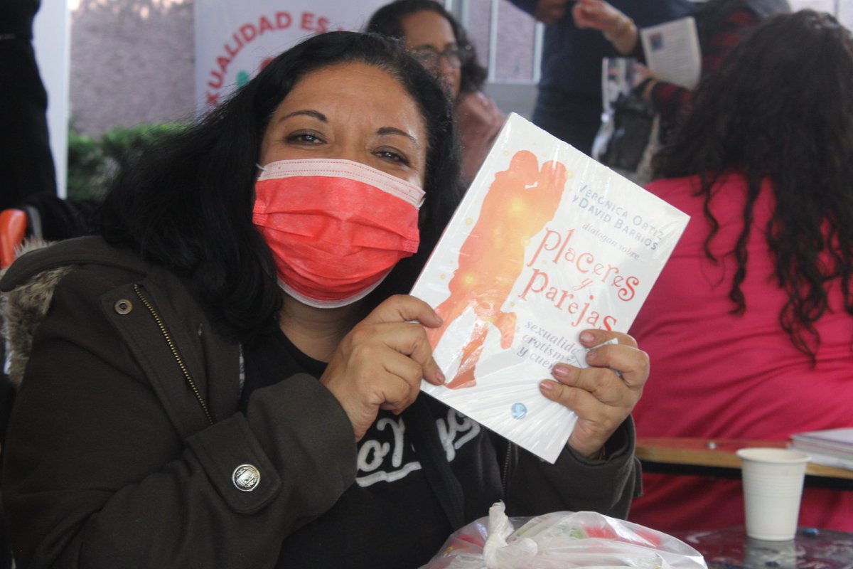 GomezSaracibar's tweet photo. 📚Me da mucho gusto ver a maestras entusiastas participando en la creación de una consejería especializada en derechos sexuales y reproductivos para las y los estudiantes de la Sec.Diurna 194 Nicolás Copernico, @Alc_Iztapalapa. 
#FOBAM2022
#DiaNaranja 🍊🧡
✏️👩‍🏫 https://t.co/qQI0ytMjzz