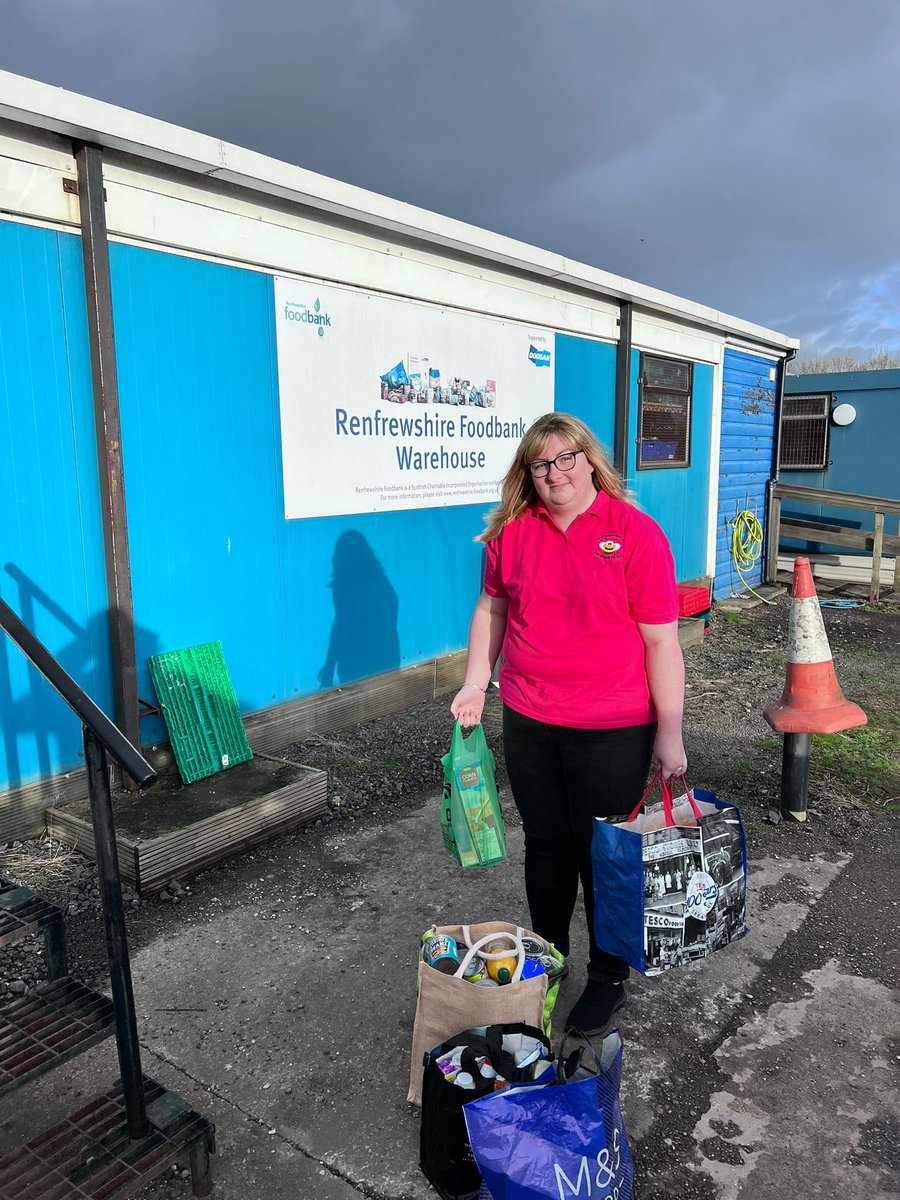 Explorers Leader Jen dropping over 50kg of food collected for Renfrewshire Foodbank from Elderslie Girls Brigade. Thanks to everyone who donated. 😃
#caringforourcommunities #KindnessMatters  #girlsbrigade #ShareTheGoodNews