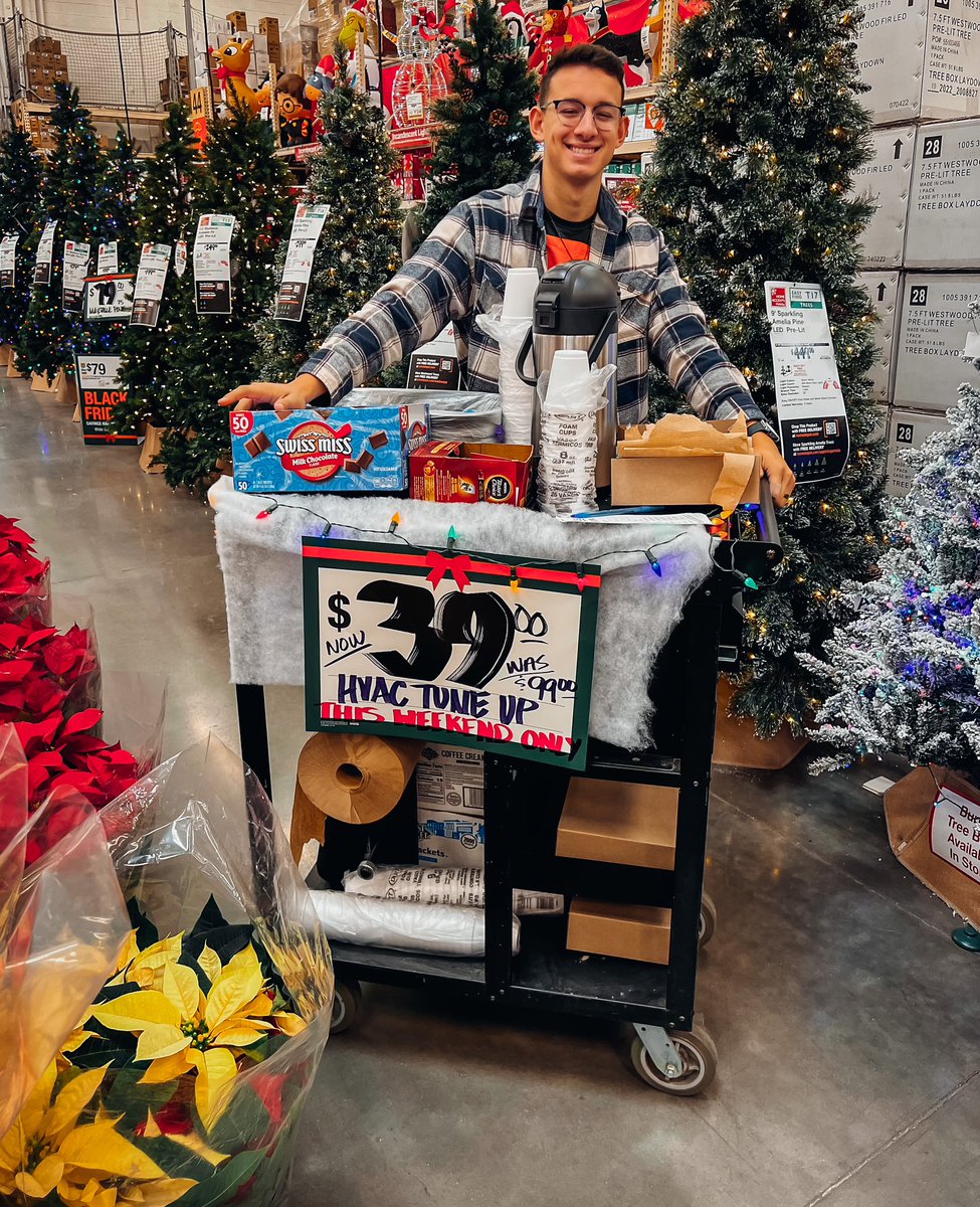 sm_jasminmarie's tweet photo. Our DS, Daniel, spreading holiday cheer and driving Home Services🎄🎁☕️
#pacsouth #d171 #homedepot #homeservices https://t.co/ls2xBgtiSo