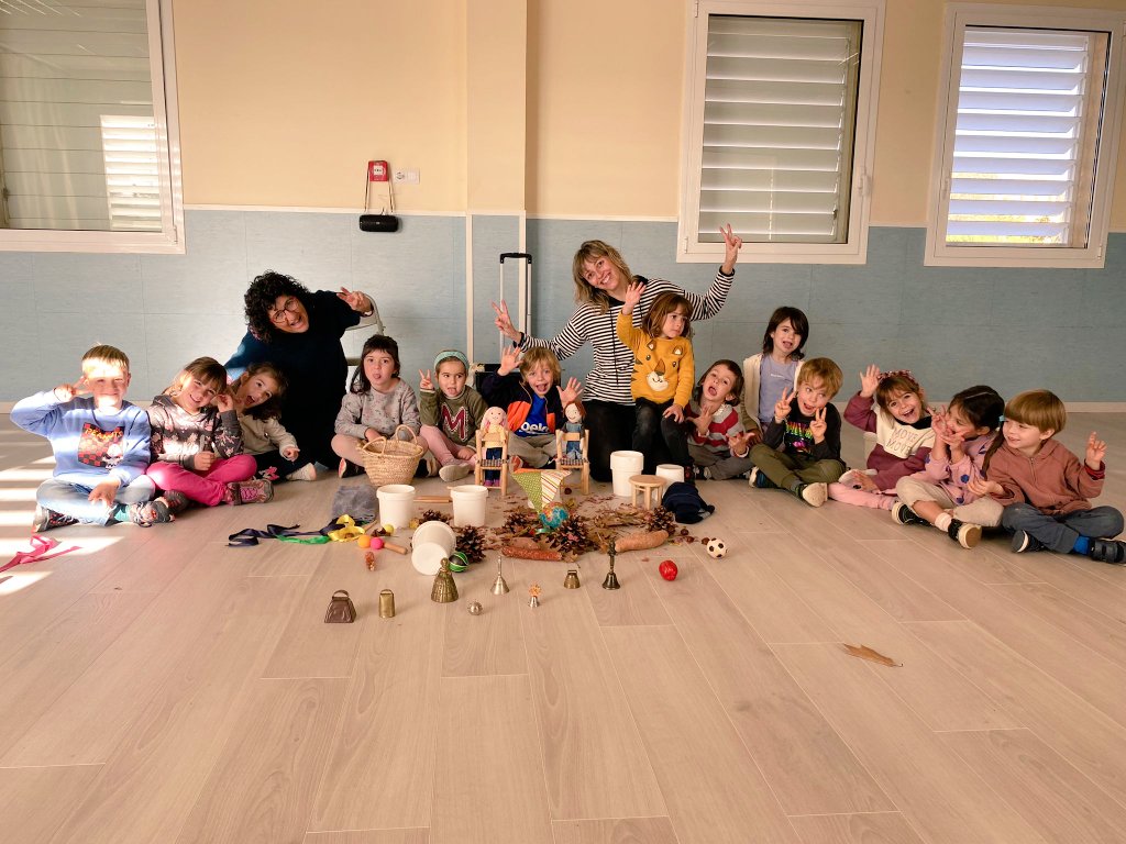 EscVallllobrega's tweet photo. Els petits han gaudit de la música i de la tendresa de @musinfant un any més,gràcies Mònica i Cristina! https://t.co/Qop7kBSIHc