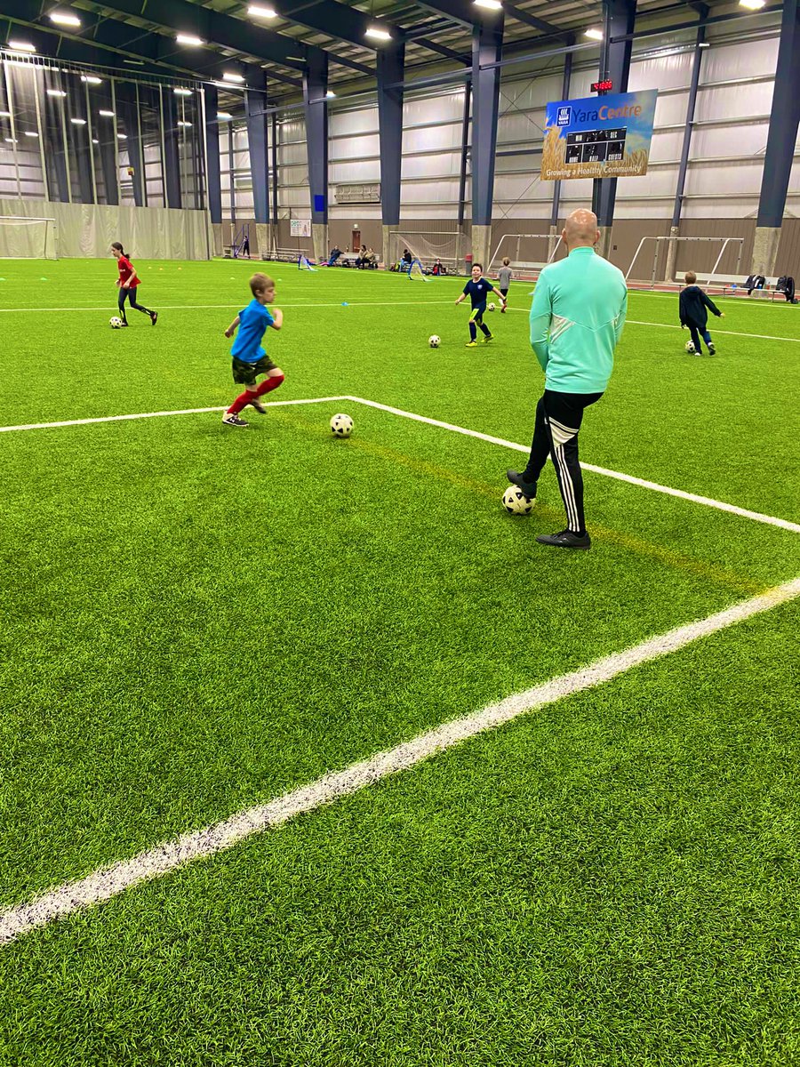 CelticSocAcad's tweet photo. 🍀🇨🇦 Another great few days with our partners @MJSoccer 

Session focus has been working on small sided game scenarios ⚽️

#InternationalPartner #CelticFC #CelticSoccerAcademy https://t.co/0dfcmk3QaP