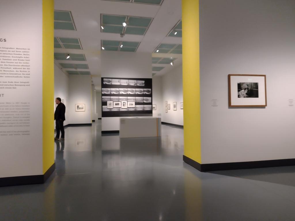 jbomann's tweet photo. Ich war nicht nur beim  #blogsofa, sondern auch im #Kunstpalast. Nein, nein, nicht wegen Christo, [passender Weise ist der Bau wg.  Renovierung eingehüllt] ich bin da nur kurz durchgestreift, sondern wegen der Fotografin Evelin Richter. Wunderbare Fotografien! https://t.co/bCLq2k3wDP
