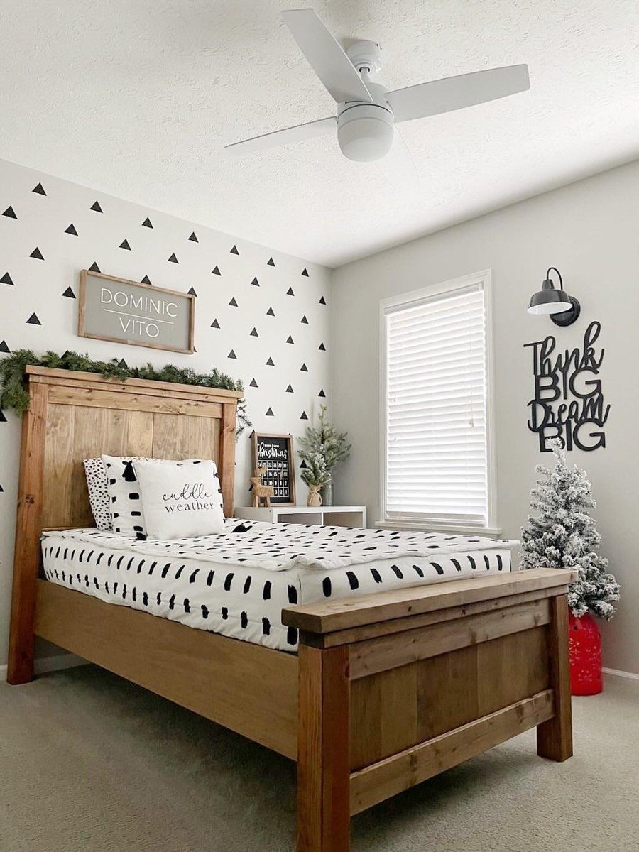 We love this room by @grayrosehome!! This cozy space with the Atlas ceiling fan brings in the holiday cheer!

Check out the Atlas and our Black Friday Sale:
l8r.it/jRW9

#prominencehome #ceilingfan #homedecor #christmas #holidaysale #christmasbedroom #blackfridaysale
