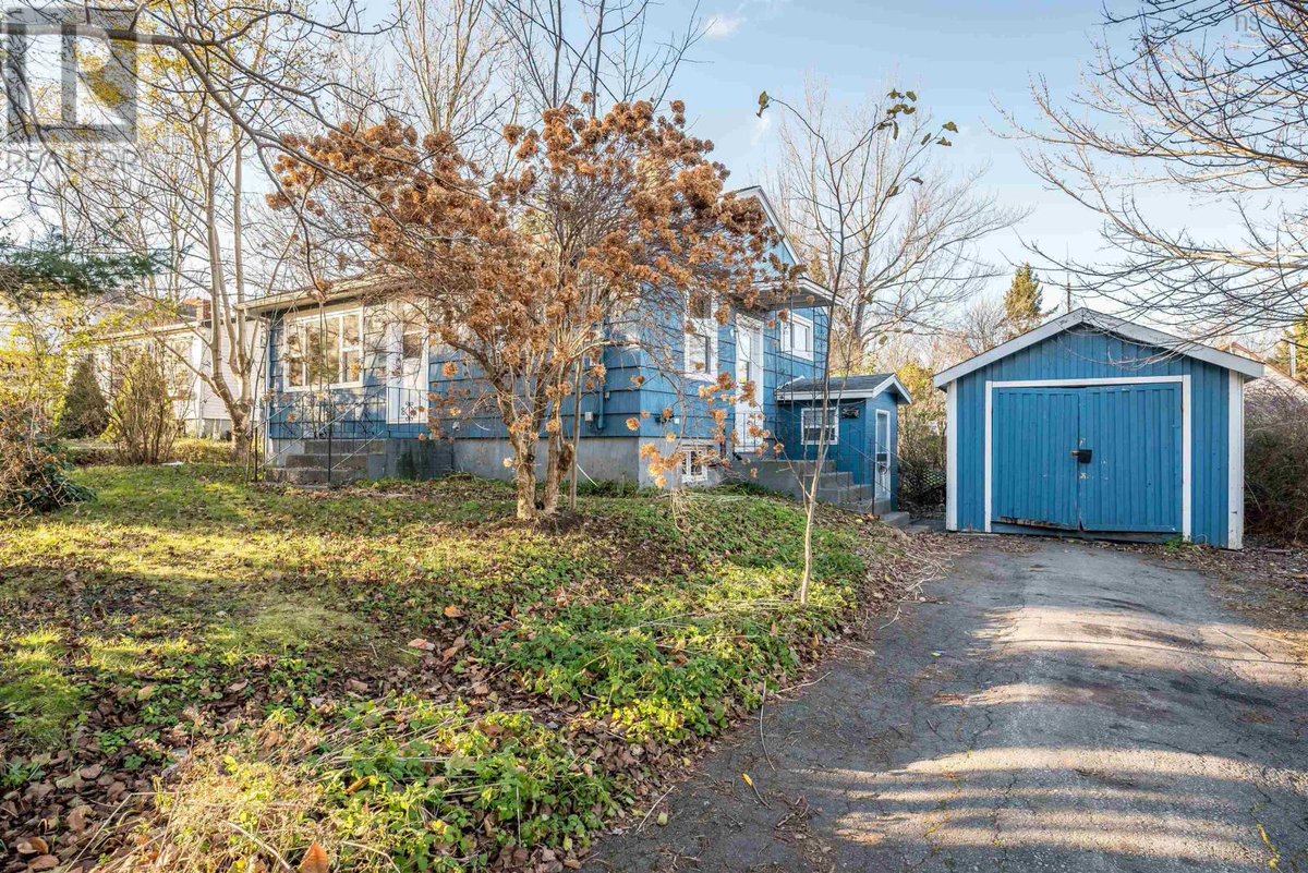 Carrie_Remax's tweet photo. New Listing! $245,000.00, 2BR, 2BA, 43 Lakecrest Drive, Dartmouth, NS B2X 1V2, Full Details https://t.co/cxoufiQqji https://t.co/Bh1qELgcra