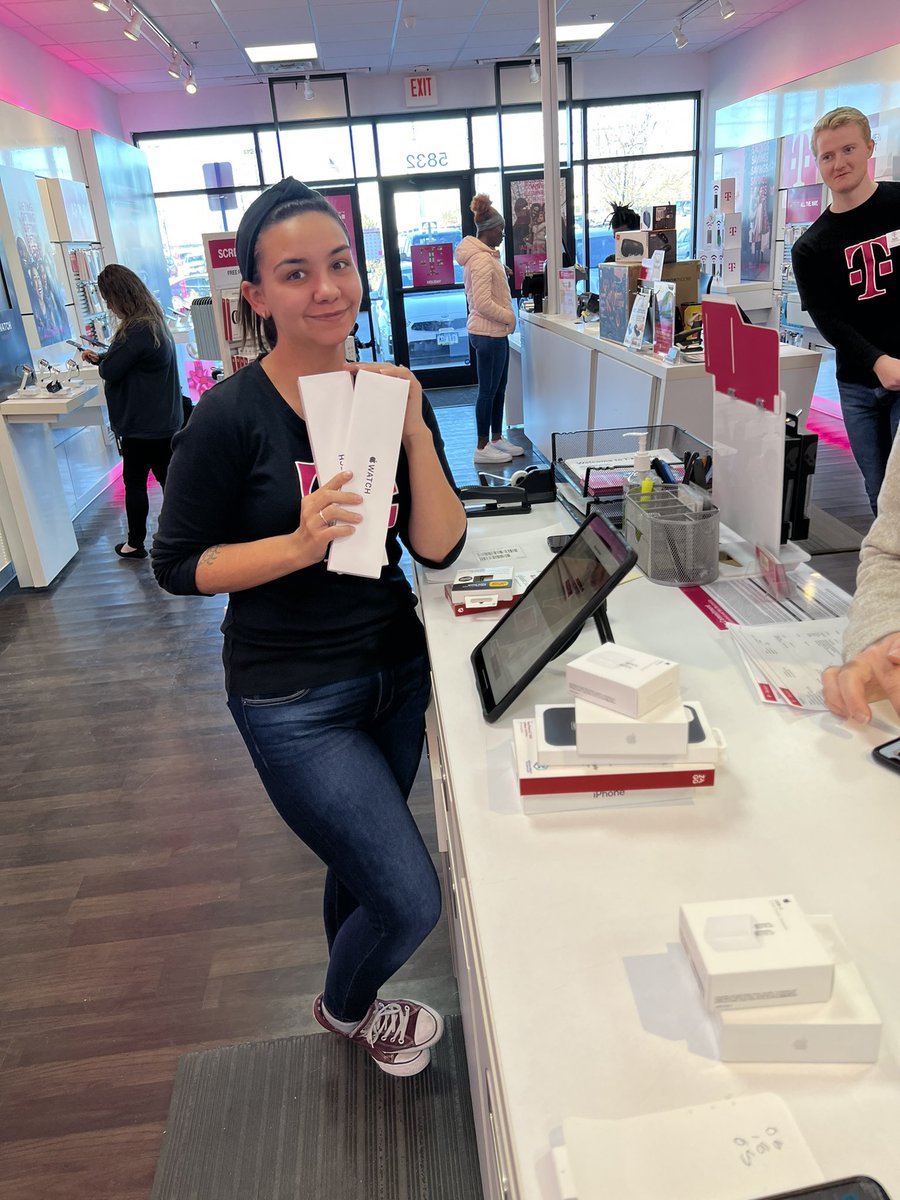 Is it Santa? No it’s Emily giving away free Watches and IPads. @Thee_ROC @TCCMobile @jszostek @MORichardJames @BrettKennedyTCC