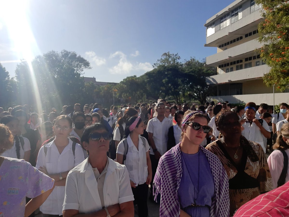 Se realiza homenaje en la Universidad de Ciencias Médicas de #CiegodeAvila , a los 8 estudiantes de medicina fusilados por  los españoles el 27 de noviembre 1871 en la Habana. #CubaViveEnSuHistoria #LatirAvileño #YoVotoEl27