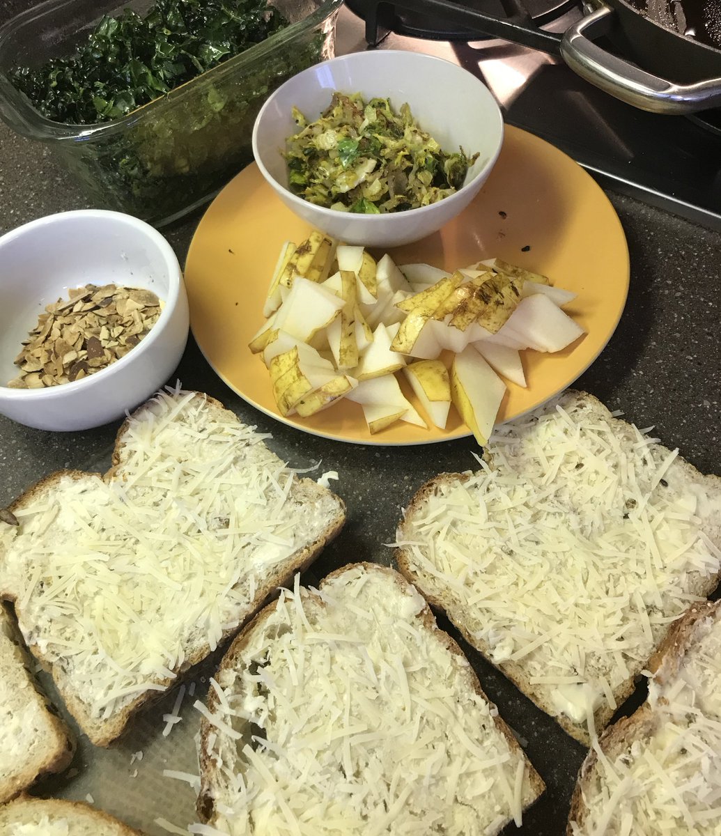 sliprockseeker's tweet photo. A #GrilledCheeseSandwich that makes your mouth water w/ Kale and Pear Salad. Sauté chopped #brusselsprouts and onion in butter- grill with fontina cheese on good bread until golden crispy. Massage kale & toss with cider vinegar honey dijon and almonds. #Enjoy #FreshFastFood 🥬☀️ https://t.co/Go1yQllfJZ