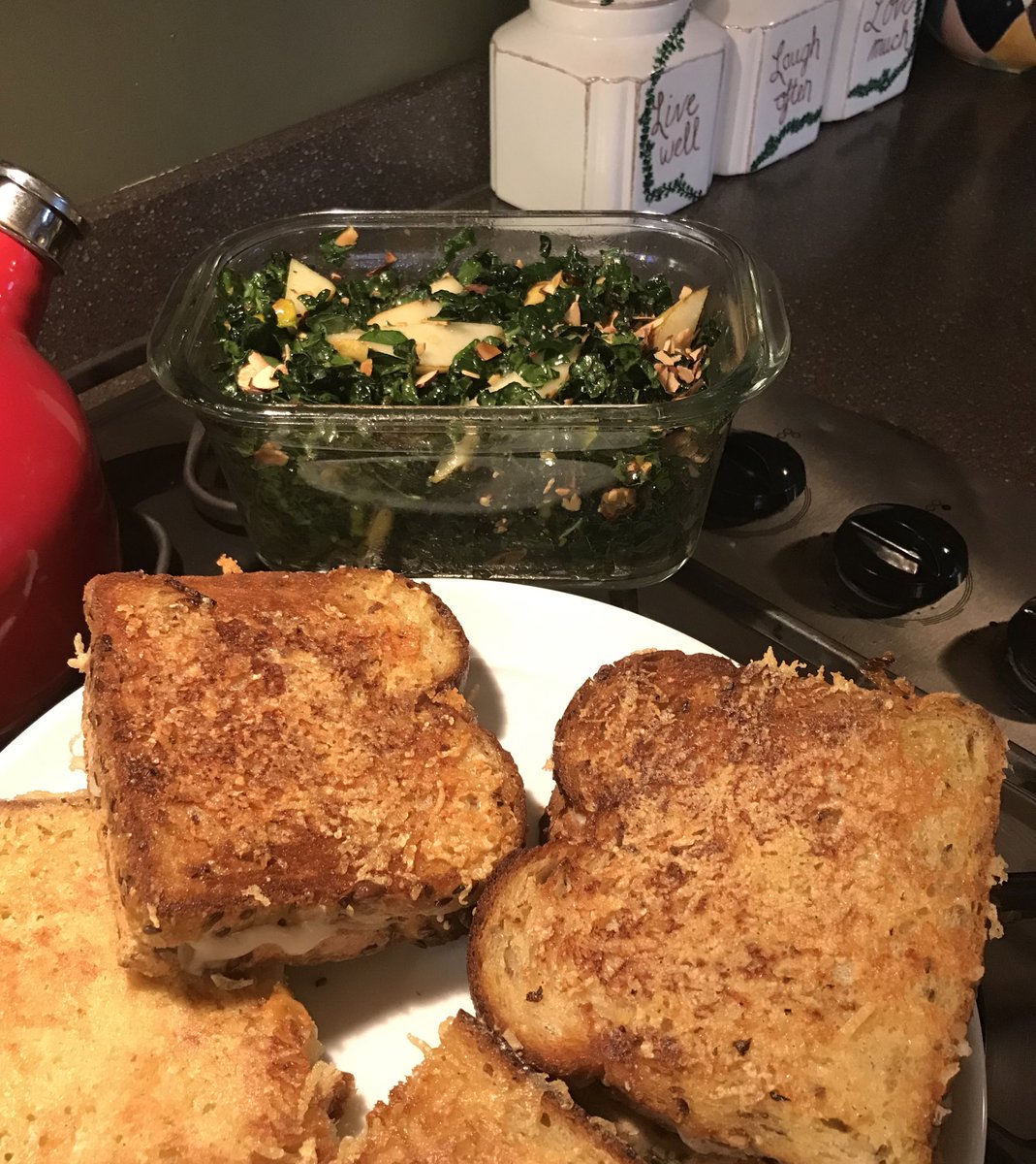 sliprockseeker's tweet photo. A #GrilledCheeseSandwich that makes your mouth water w/ Kale and Pear Salad. Sauté chopped #brusselsprouts and onion in butter- grill with fontina cheese on good bread until golden crispy. Massage kale & toss with cider vinegar honey dijon and almonds. #Enjoy #FreshFastFood 🥬☀️ https://t.co/Go1yQllfJZ