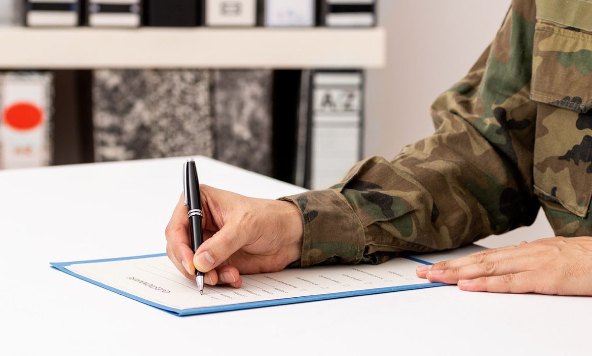 Veteran skill translators are a crucial component of a #Veteran #HiringStrategy, but they're not the only one. To make the most of them, nest these tools within a larger initiative. Here's how. 👥

bit.ly/3UoXNxz