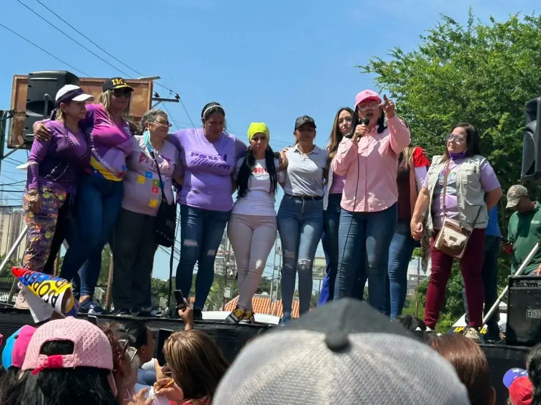 #25deNoviembre
Nos movilizamos con Amor, sororidad, humildad y valentía contra la violencia hacia la mujer.
Está jornada liderizada por nuestra Gobernadora <a href="/Soykarinacarpio/">Karina Carpio</a>
<a href="/nicolasmaduro/">Nicolás Maduro</a>
<a href="/d_guzmanl/">Diva Guzmán</a>
<a href="/MinMujerVe/">Min. del PP para la Mujer y la Igualdad de Género</a>
<a href="/minmujeraragua/">MinMujer Aragua</a> 
@delcyrodriguezven
<a href="/blancaeekhout/">Blanca Eekhout</a> 
<a href="/SSPPAMIG/">secretariadelamujer</a>